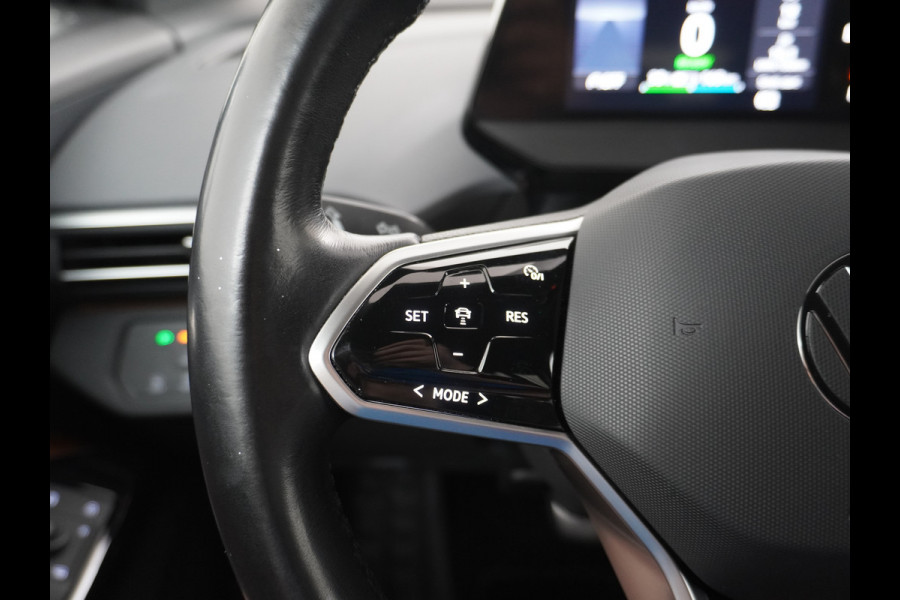 Volkswagen ID.4 204pk 77 kWh NIEUWE HV ACCU ! Navi Adap.Cruise Camera 20" Apple Carplay Android Carplay Mirrorlink Bordherk. Lane-dep. Front-Assist Led Stoelverwarmd dab . Usb Pdc KeylessStart Grootste accu ! Leer/Alcantara 1st. First Snelladen tot 135kw/uur !