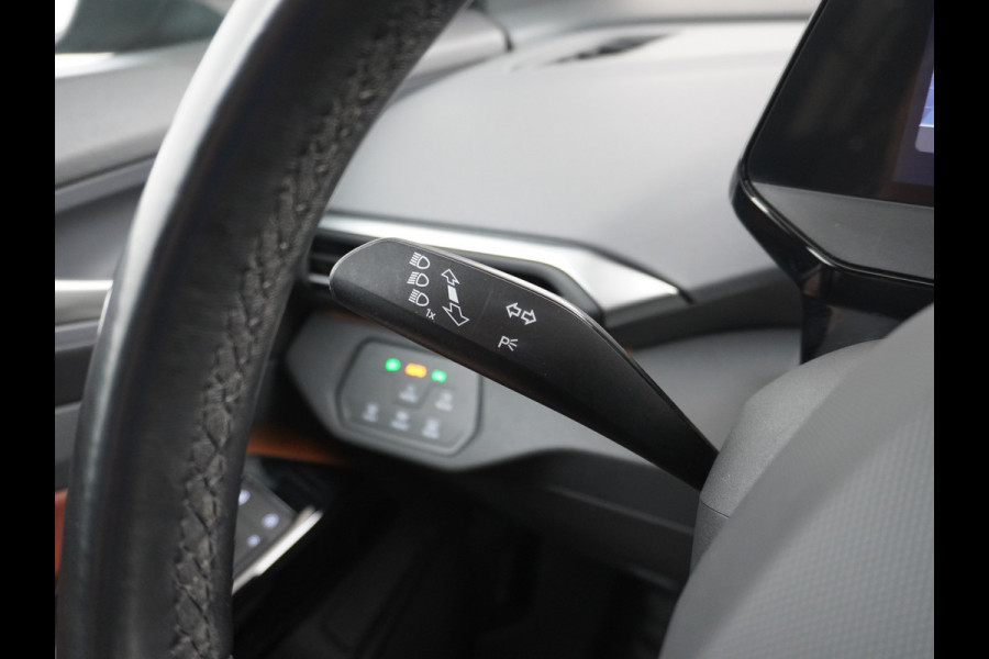 Volkswagen ID.4 204pk 77 kWh NIEUWE HV ACCU ! Navi Adap.Cruise Camera 20" Apple Carplay Android Carplay Mirrorlink Bordherk. Lane-dep. Front-Assist Led Stoelverwarmd dab . Usb Pdc KeylessStart Grootste accu ! Leer/Alcantara 1st. First Snelladen tot 135kw/uur !
