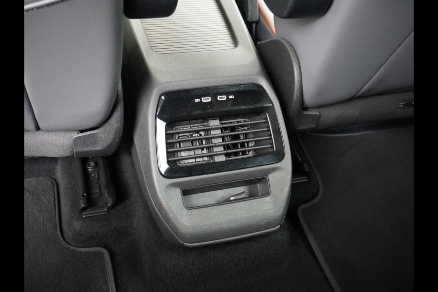 Volkswagen ID.4 204pk 77 kWh NIEUWE HV ACCU ! Navi Adap.Cruise Camera 20" Apple Carplay Android Carplay Mirrorlink Bordherk. Lane-dep. Front-Assist Led Stoelverwarmd dab . Usb Pdc KeylessStart Grootste accu ! Leer/Alcantara 1st. First Snelladen tot 135kw/uur !