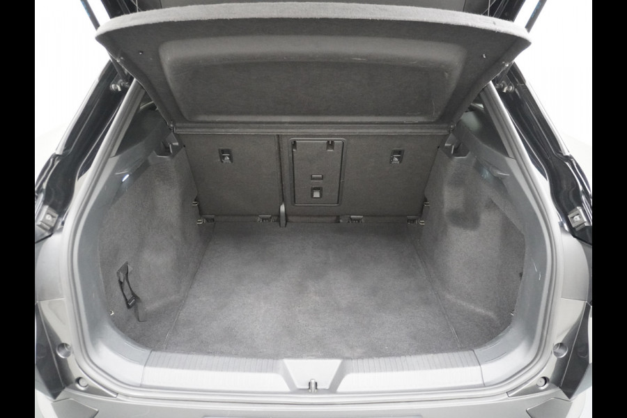 Volkswagen ID.4 204pk 77 kWh NIEUWE HV ACCU ! Navi Adap.Cruise Camera 20" Apple Carplay Android Carplay Mirrorlink Bordherk. Lane-dep. Front-Assist Led Stoelverwarmd dab . Usb Pdc KeylessStart Grootste accu ! Leer/Alcantara 1st. First Snelladen tot 135kw/uur !
