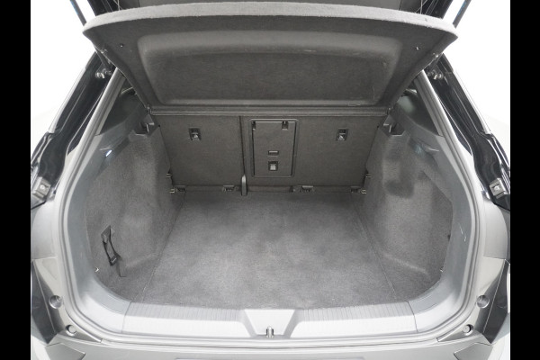 Volkswagen ID.4 204pk 77 kWh NIEUWE HV ACCU ! Navi Adap.Cruise Camera 20" Apple Carplay Android Carplay Mirrorlink Bordherk. Lane-dep. Front-Assist Led Stoelverwarmd dab . Usb Pdc KeylessStart Grootste accu ! Leer/Alcantara 1st. First Snelladen tot 135kw/uur !