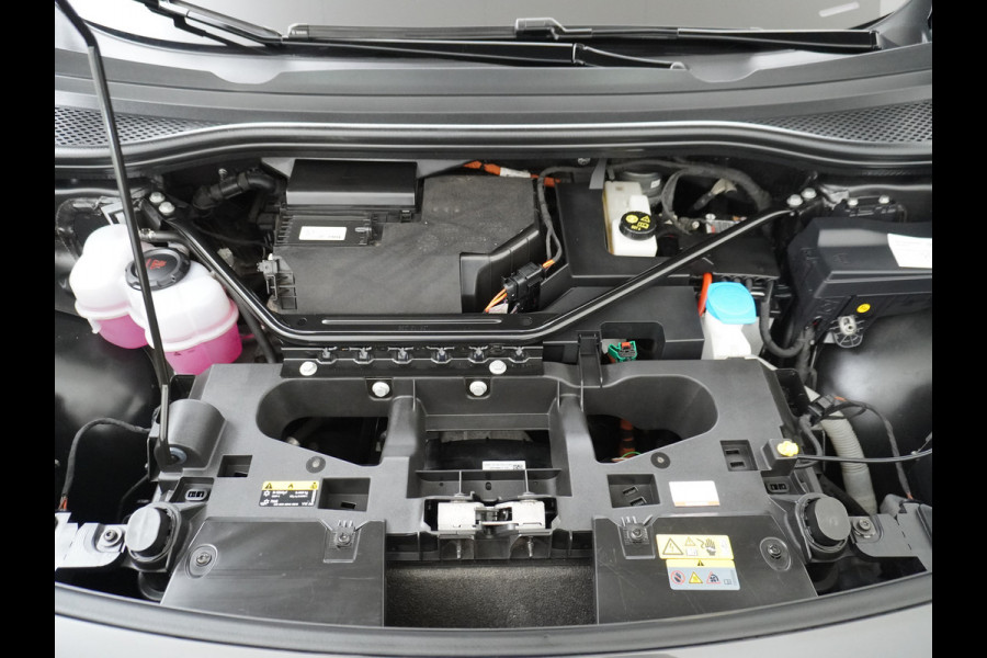Volkswagen ID.4 204pk 77 kWh NIEUWE HV ACCU ! Navi Adap.Cruise Camera 20" Apple Carplay Android Carplay Mirrorlink Bordherk. Lane-dep. Front-Assist Led Stoelverwarmd dab . Usb Pdc KeylessStart Grootste accu ! Leer/Alcantara 1st. First Snelladen tot 135kw/uur !