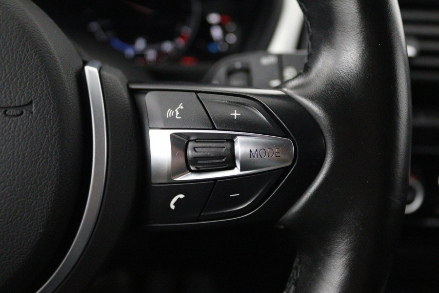 BMW 3 Serie Touring 318i M Sport Edition (STOELVERWARMING, NAVIGATIE, PARKEERSENSOREN, AUTOMAAT, CRUISE CONTROL, NL-AUTO)