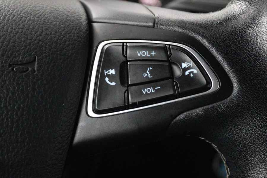 Ford Kuga 1.5 EcoBoost ST Line (PARKEERSENSOREN, CRUISE, TREKHAAK, GOED ONDERHOUDEN)
