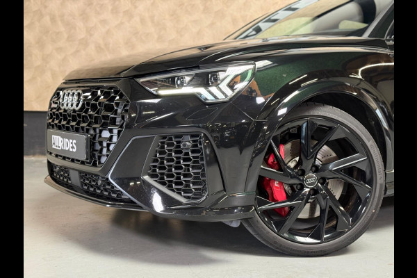 Audi RS Q3 TFSI | Pano | Schaalstoelen | B&O | Keyless | Camera | Carbon | DAB