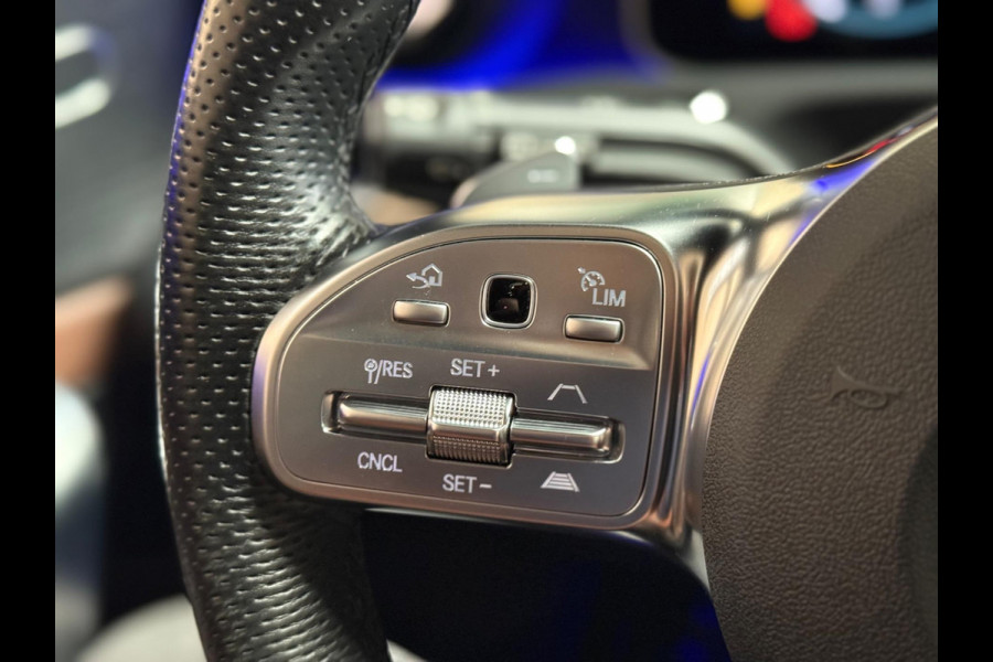 Mercedes-Benz A-Klasse 220 Launch Edition Premium Plus AMG Night | pano | Leer | Multibeam | HUD | Memory | Keyless | Sfeerver