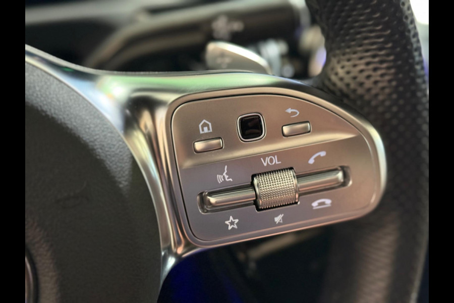 Mercedes-Benz A-Klasse 220 Launch Edition Premium Plus AMG Night | pano | Leer | Multibeam | HUD | Memory | Keyless | Sfeerver