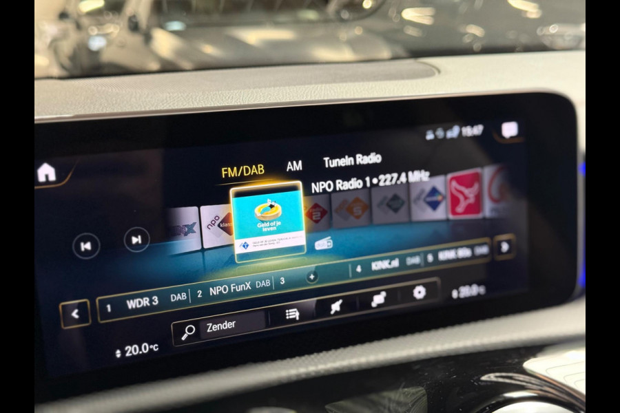 Mercedes-Benz A-Klasse 220 Launch Edition Premium Plus AMG Night | pano | Leer | Multibeam | HUD | Memory | Keyless | Sfeerver