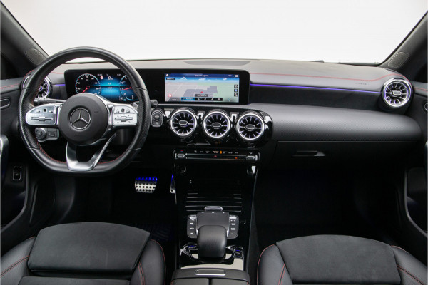 Mercedes-Benz CLA-Klasse 180 AMG Widescreen, Sfeerverlichting, Camera, 19" 2021