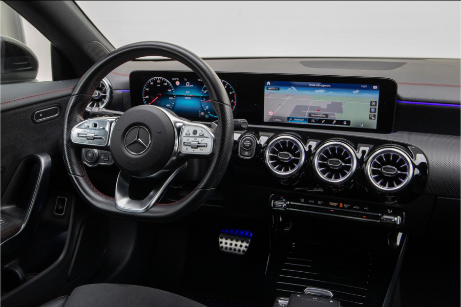 Mercedes-Benz CLA-Klasse 180 AMG Widescreen, Sfeerverlichting, Camera, 19" 2021
