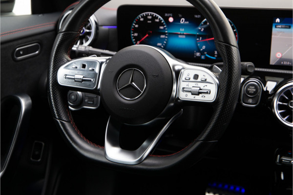 Mercedes-Benz CLA-Klasse 180 AMG Widescreen, Sfeerverlichting, Camera, 19" 2021