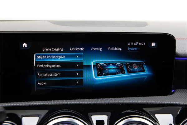 Mercedes-Benz CLA-Klasse 180 AMG Widescreen, Sfeerverlichting, Camera, 19" 2021