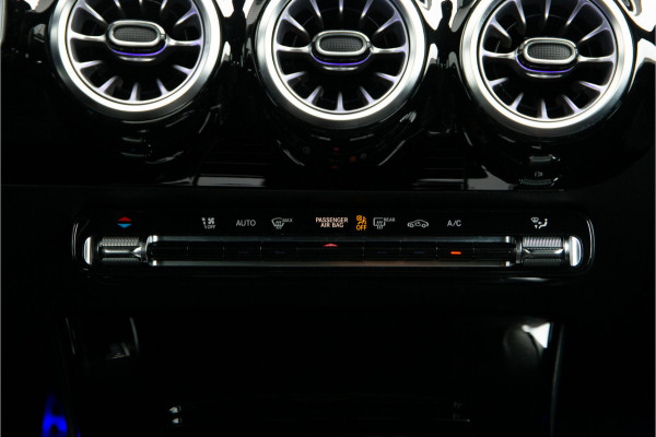 Mercedes-Benz CLA-Klasse 180 AMG Widescreen, Sfeerverlichting, Camera, 19" 2021