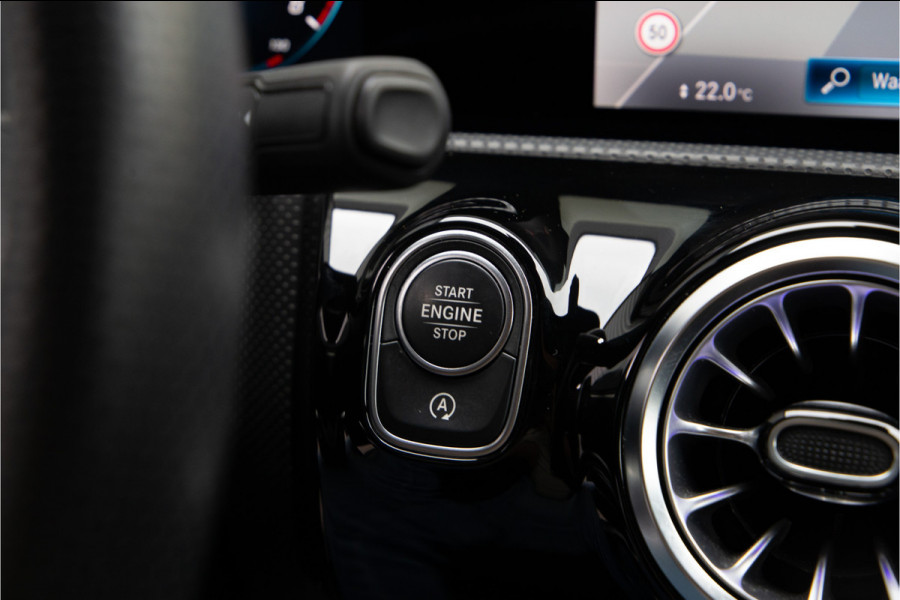 Mercedes-Benz CLA-Klasse 180 AMG Widescreen, Sfeerverlichting, Camera, 19" 2021
