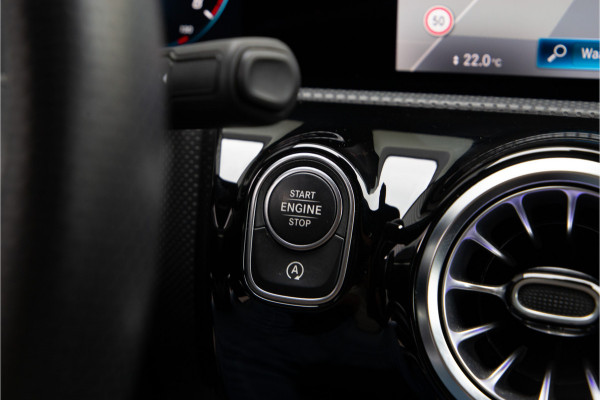 Mercedes-Benz CLA-Klasse 180 AMG Widescreen, Sfeerverlichting, Camera, 19" 2021