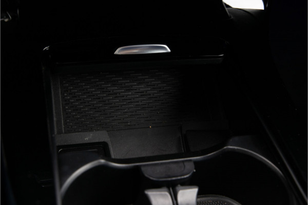 Mercedes-Benz CLA-Klasse 180 AMG Widescreen, Sfeerverlichting, Camera, 19" 2021