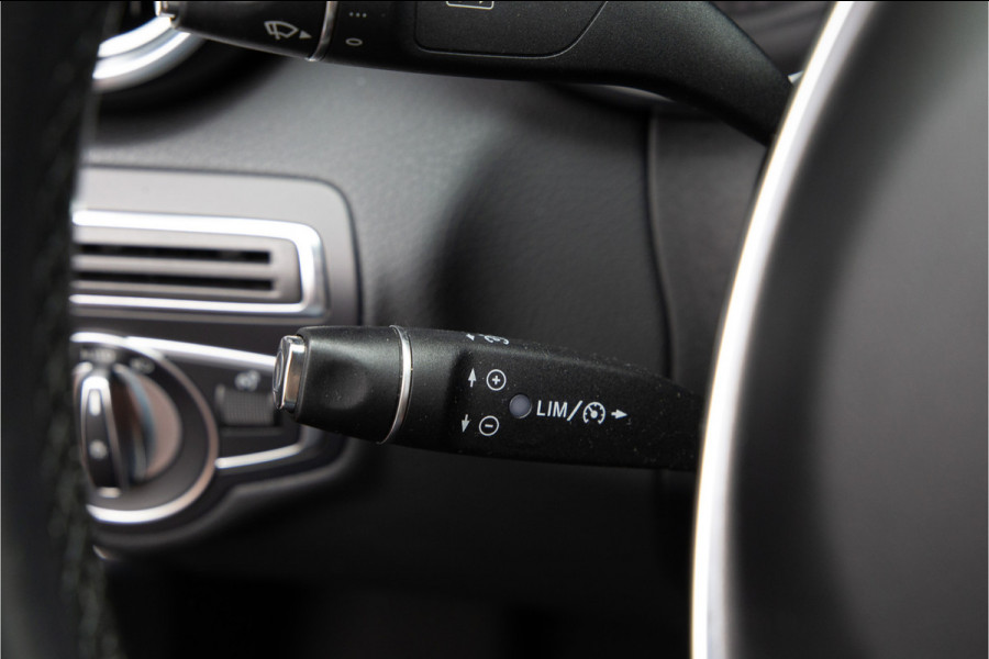 Mercedes-Benz C-Klasse 180 AMG Aut9, Navi, Leder, Camera, PDC 2017