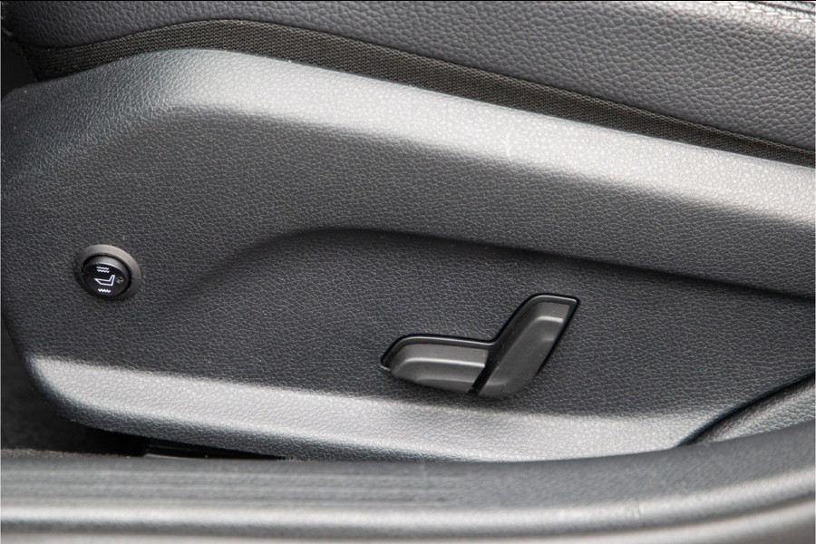 Mercedes-Benz C-Klasse 180 AMG Aut9, Navi, Leder, Camera, PDC 2017