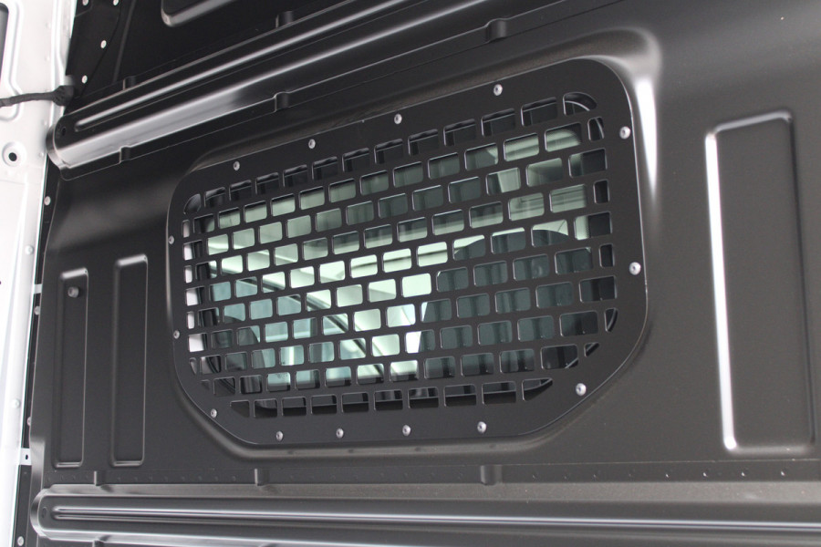 Volkswagen Crafter 35 2.0 TDI L3H3 177pk - LED koplampen - Navigatie - Geveerde stoel - Cruise - Camera - DAB - Parkeersensoren - Rijklaar