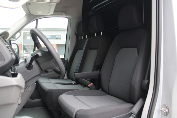 Volkswagen Crafter 35 2.0 TDI L3H3 177pk - LED koplampen - Navigatie - Geveerde stoel - Cruise - Camera - DAB - Parkeersensoren - Rijklaar