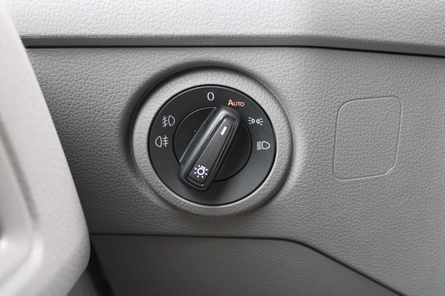 Volkswagen Crafter 35 2.0 TDI L3H3 177pk - LED koplampen - Navigatie - Geveerde stoel - Cruise - Camera - DAB - Parkeersensoren - Rijklaar