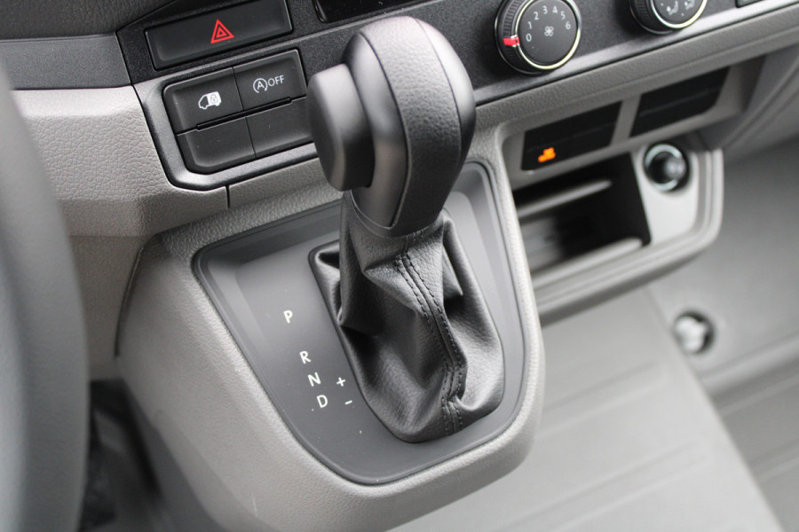 Volkswagen Crafter 35 2.0 TDI L3H3 177pk - LED koplampen - Navigatie - Geveerde stoel - Cruise - Camera - DAB - Parkeersensoren - Rijklaar