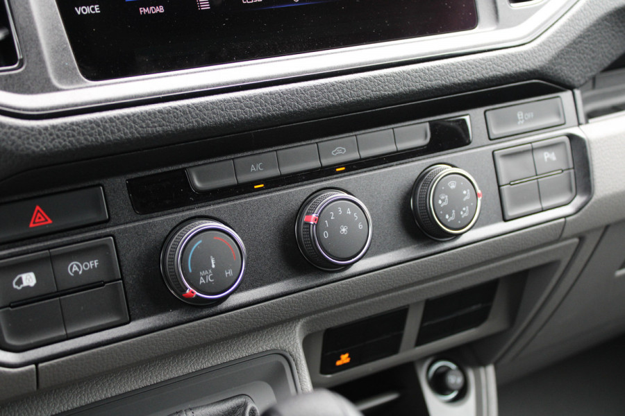 Volkswagen Crafter 35 2.0 TDI L3H3 177pk - LED koplampen - Navigatie - Geveerde stoel - Cruise - Camera - DAB - Parkeersensoren - Rijklaar