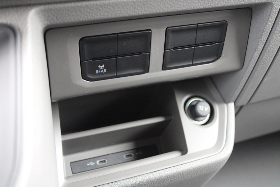 Volkswagen Crafter 35 2.0 TDI L3H3 177pk - LED koplampen - Navigatie - Geveerde stoel - Cruise - Camera - DAB - Parkeersensoren - Rijklaar