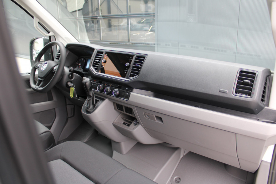 Volkswagen Crafter 35 2.0 TDI L3H3 177pk - LED koplampen - Navigatie - Geveerde stoel - Cruise - Camera - DAB - Parkeersensoren - Rijklaar