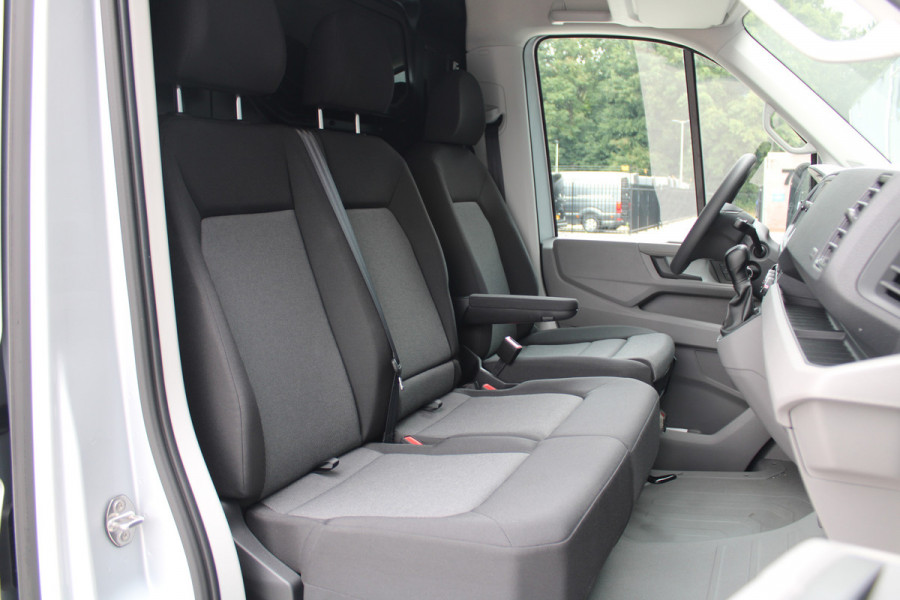 Volkswagen Crafter 35 2.0 TDI L3H3 177pk - LED koplampen - Navigatie - Geveerde stoel - Cruise - Camera - DAB - Parkeersensoren - Rijklaar