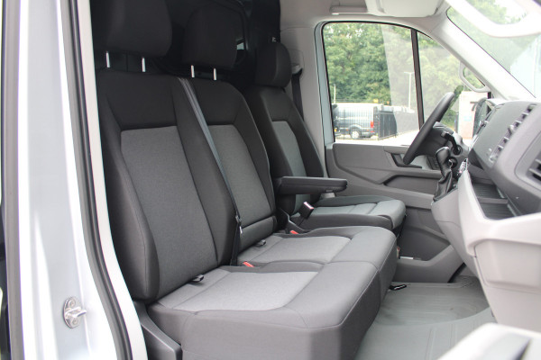 Volkswagen Crafter 35 2.0 TDI L3H3 177pk - LED koplampen - Navigatie - Geveerde stoel - Cruise - Camera - DAB - Parkeersensoren - Rijklaar