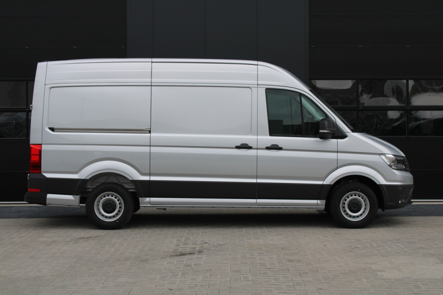 Volkswagen Crafter 35 2.0 TDI L3H3 177pk - LED koplampen - Navigatie - Geveerde stoel - Cruise - Camera - DAB - Parkeersensoren - Rijklaar