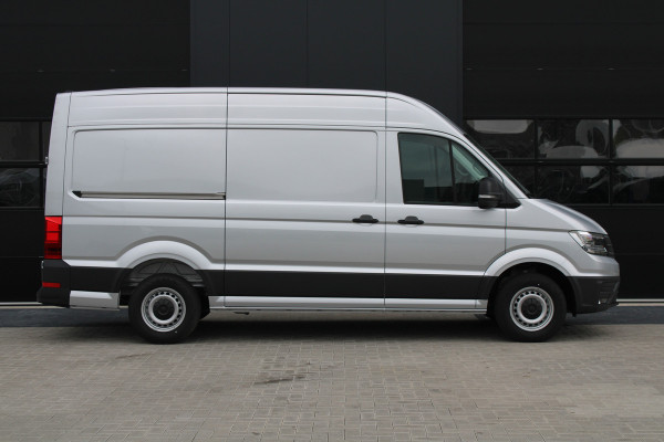Volkswagen Crafter 35 2.0 TDI L3H3 177pk - LED koplampen - Navigatie - Geveerde stoel - Cruise - Camera - DAB - Parkeersensoren - Rijklaar