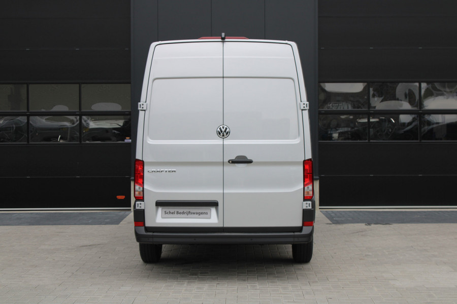Volkswagen Crafter 35 2.0 TDI L3H3 177pk - LED koplampen - Navigatie - Geveerde stoel - Cruise - Camera - DAB - Parkeersensoren - Rijklaar