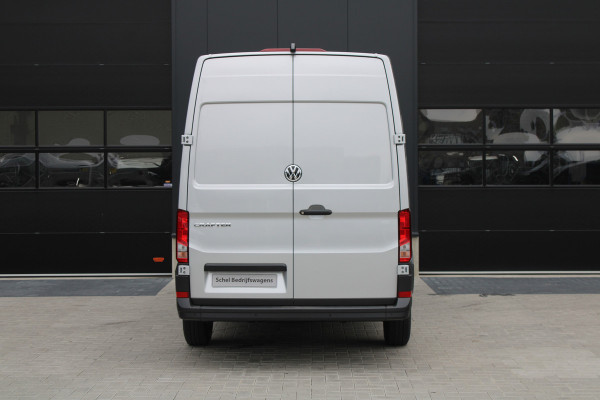 Volkswagen Crafter 35 2.0 TDI L3H3 177pk - LED koplampen - Navigatie - Geveerde stoel - Cruise - Camera - DAB - Parkeersensoren - Rijklaar