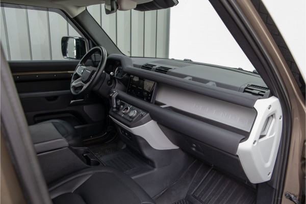 Land Rover Defender 3.0 D250 110 Grijs Kenteken, Luchtvering, Trekhaak, 22" 2024