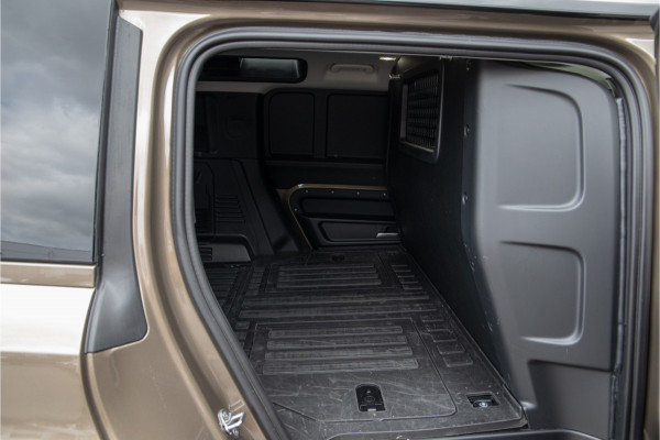 Land Rover Defender 3.0 D250 110 Grijs Kenteken, Luchtvering, Trekhaak, 22" 2024