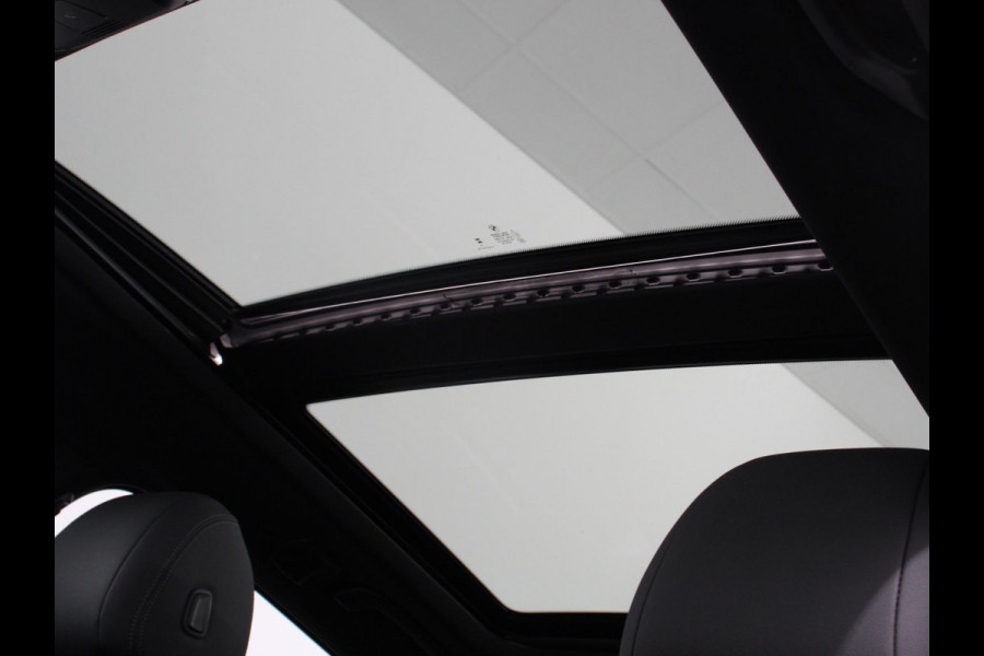 BMW 5 Serie Touring 530e M Sport PHEV AUTOMAAT 292PK Climate control Adaptieve cruise control Keyless Parkeersensoren Achteruitrijcamera Panoramadak LED Verwarmde voorstoelen Trekhaak Apple Carplay/ Android Auto