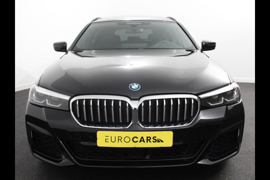 BMW 5 Serie Touring 530e M Sport PHEV AUTOMAAT 292PK Climate control Adaptieve cruise control Keyless Parkeersensoren Achteruitrijcamera Panoramadak LED Verwarmde voorstoelen Trekhaak Apple Carplay/ Android Auto