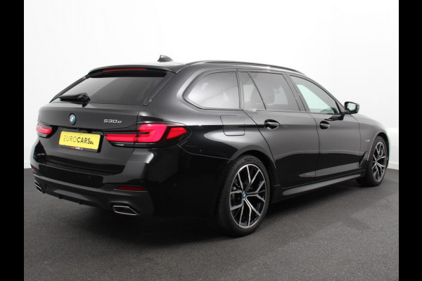 BMW 5 Serie Touring 530e M Sport PHEV AUTOMAAT 292PK Climate control Adaptieve cruise control Keyless Parkeersensoren Achteruitrijcamera Panoramadak LED Verwarmde voorstoelen Trekhaak Apple Carplay/ Android Auto