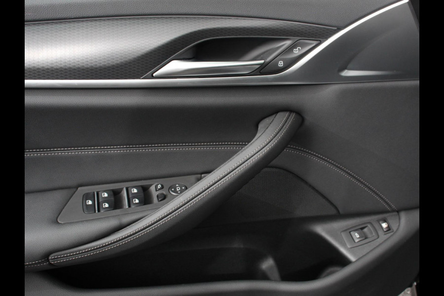 BMW 5 Serie Touring 530e M Sport PHEV AUTOMAAT 292PK Climate control Adaptieve cruise control Keyless Parkeersensoren Achteruitrijcamera Panoramadak LED Verwarmde voorstoelen Trekhaak Apple Carplay/ Android Auto