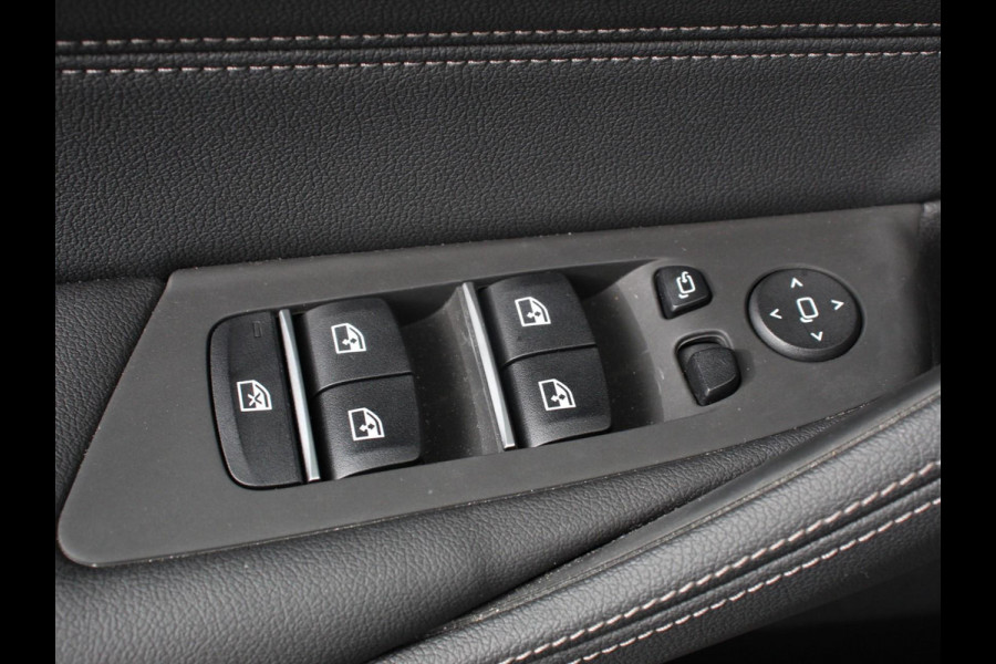 BMW 5 Serie Touring 530e M Sport PHEV AUTOMAAT 292PK Climate control Adaptieve cruise control Keyless Parkeersensoren Achteruitrijcamera Panoramadak LED Verwarmde voorstoelen Trekhaak Apple Carplay/ Android Auto