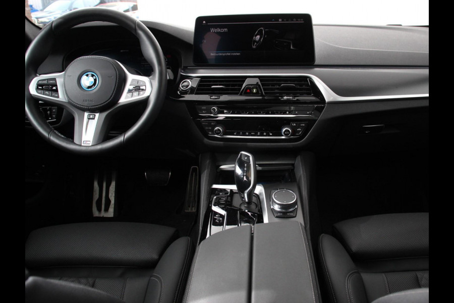 BMW 5 Serie Touring 530e M Sport PHEV AUTOMAAT 292PK Climate control Adaptieve cruise control Keyless Parkeersensoren Achteruitrijcamera Panoramadak LED Verwarmde voorstoelen Trekhaak Apple Carplay/ Android Auto