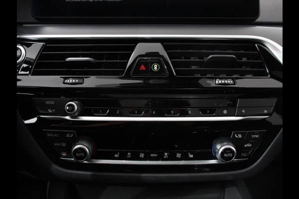 BMW 5 Serie Touring 530e M Sport PHEV AUTOMAAT 292PK Climate control Adaptieve cruise control Keyless Parkeersensoren Achteruitrijcamera Panoramadak LED Verwarmde voorstoelen Trekhaak Apple Carplay/ Android Auto