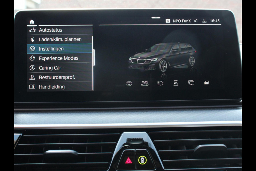 BMW 5 Serie Touring 530e M Sport PHEV AUTOMAAT 292PK Climate control Adaptieve cruise control Keyless Parkeersensoren Achteruitrijcamera Panoramadak LED Verwarmde voorstoelen Trekhaak Apple Carplay/ Android Auto