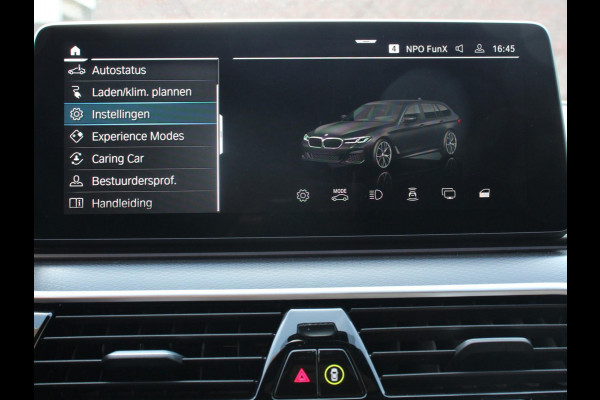 BMW 5 Serie Touring 530e M Sport PHEV AUTOMAAT 292PK Climate control Adaptieve cruise control Keyless Parkeersensoren Achteruitrijcamera Panoramadak LED Verwarmde voorstoelen Trekhaak Apple Carplay/ Android Auto