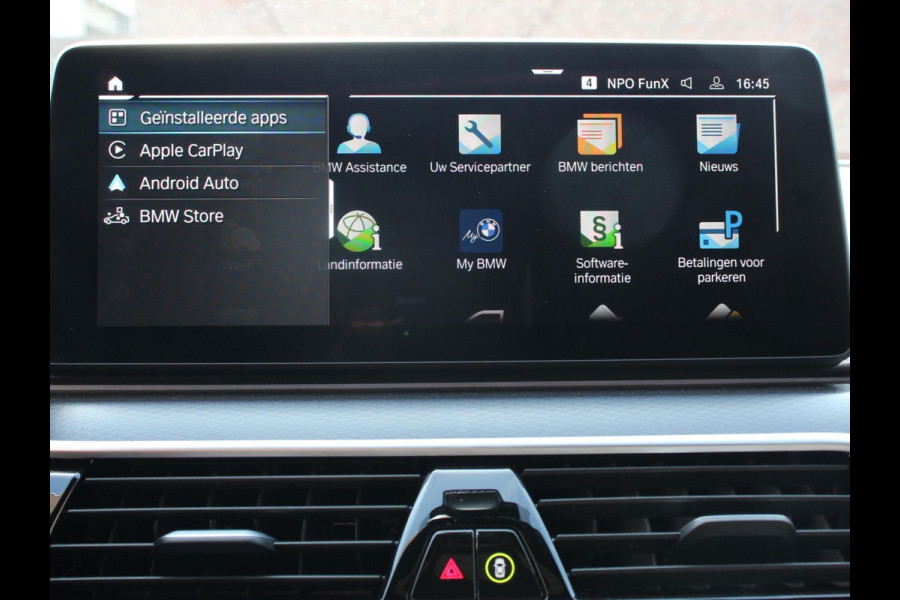 BMW 5 Serie Touring 530e M Sport PHEV AUTOMAAT 292PK Climate control Adaptieve cruise control Keyless Parkeersensoren Achteruitrijcamera Panoramadak LED Verwarmde voorstoelen Trekhaak Apple Carplay/ Android Auto