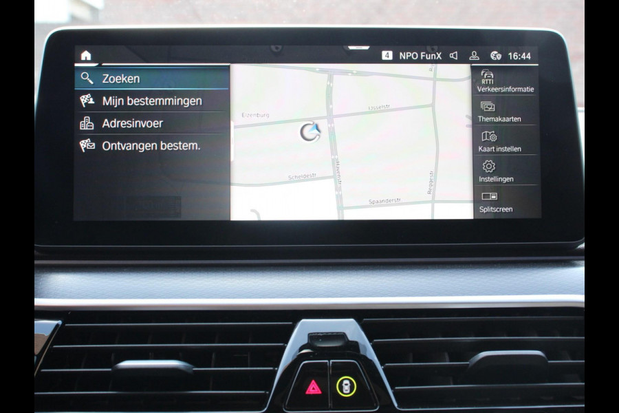 BMW 5 Serie Touring 530e M Sport PHEV AUTOMAAT 292PK Climate control Adaptieve cruise control Keyless Parkeersensoren Achteruitrijcamera Panoramadak LED Verwarmde voorstoelen Trekhaak Apple Carplay/ Android Auto