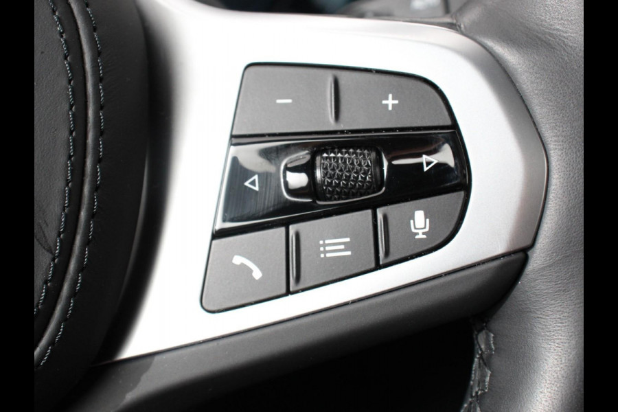 BMW 5 Serie Touring 530e M Sport PHEV AUTOMAAT 292PK Climate control Adaptieve cruise control Keyless Parkeersensoren Achteruitrijcamera Panoramadak LED Verwarmde voorstoelen Trekhaak Apple Carplay/ Android Auto