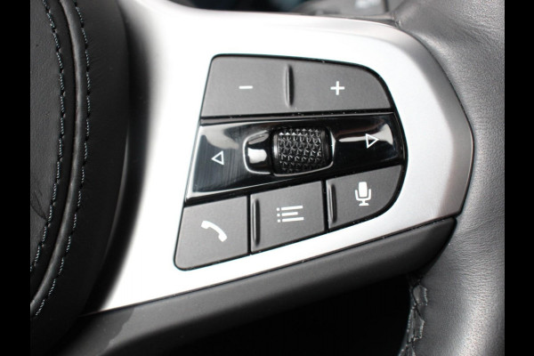 BMW 5 Serie Touring 530e M Sport PHEV AUTOMAAT 292PK Climate control Adaptieve cruise control Keyless Parkeersensoren Achteruitrijcamera Panoramadak LED Verwarmde voorstoelen Trekhaak Apple Carplay/ Android Auto